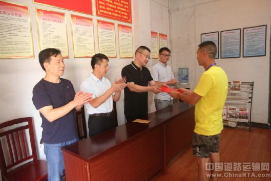 萍鄉(xiāng)長運(yùn)開展向“見義勇為、舍己救人”好司機(jī)寧敏同志學(xué)習(xí)活動