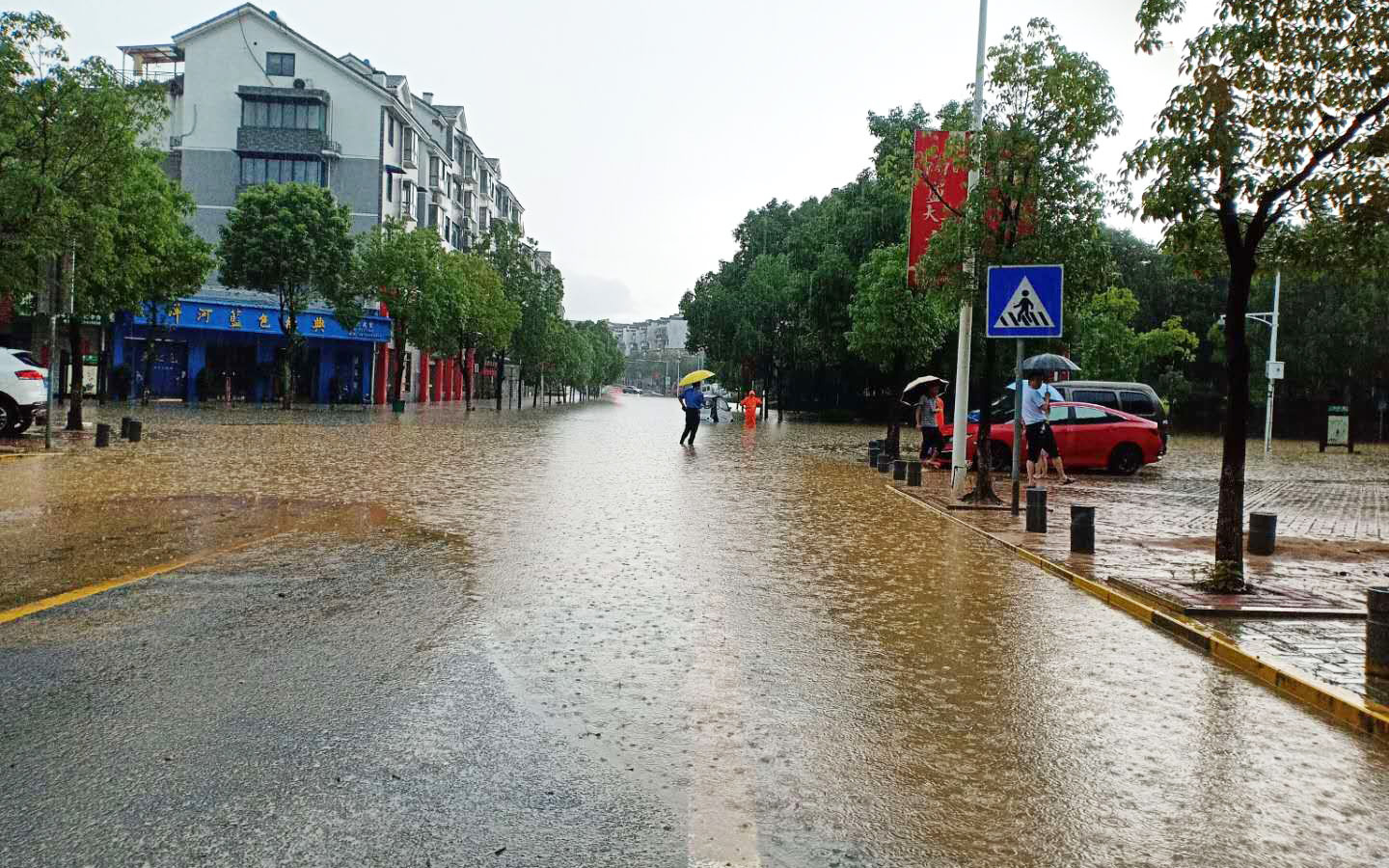 黃山長(zhǎng)運(yùn)汛期加強(qiáng)服務(wù)，保障學(xué)生安全出行