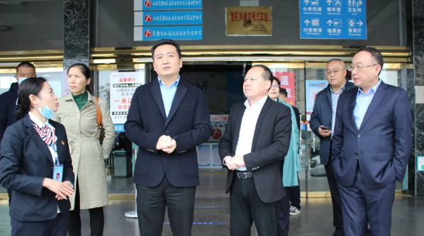 王曉在景德鎮(zhèn)公交、長(zhǎng)運(yùn)調(diào)研