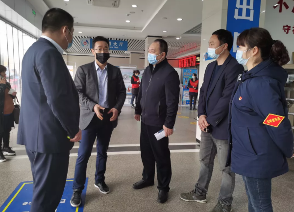 黃俊、穆孫祥先后深入徐坊客運(yùn)分公司督導(dǎo)文明創(chuàng)建、疫情防控、安全生產(chǎn)工作