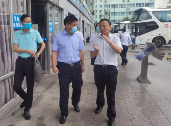 張小平一行督導(dǎo)都市城際公交安全、文明創(chuàng)建、疫情防控及黨史學(xué)習(xí)教育工作