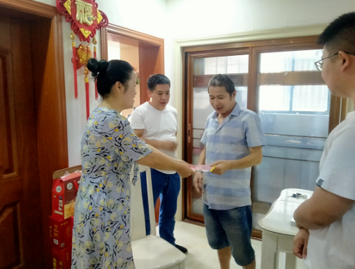 宜黃長(zhǎng)運(yùn)公交公司:慰問(wèn)受傷員工 打造幸福長(zhǎng)運(yùn)