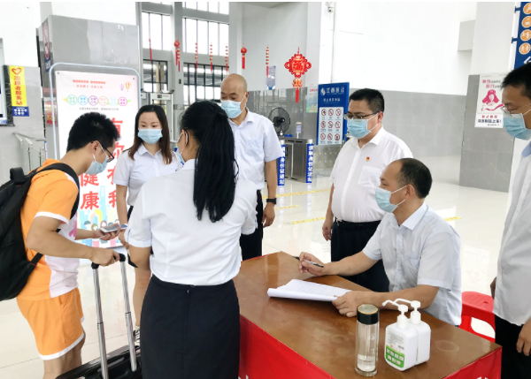 鄱陽(yáng)長(zhǎng)運(yùn)   “德爾塔”來(lái)襲  圖片  繃緊防控之弦