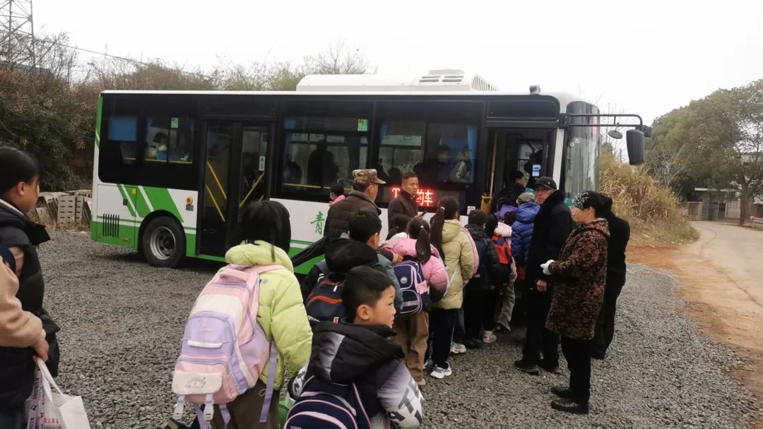 九江長運(yùn):共青城鄉(xiāng)村校園專線正式運(yùn)行
