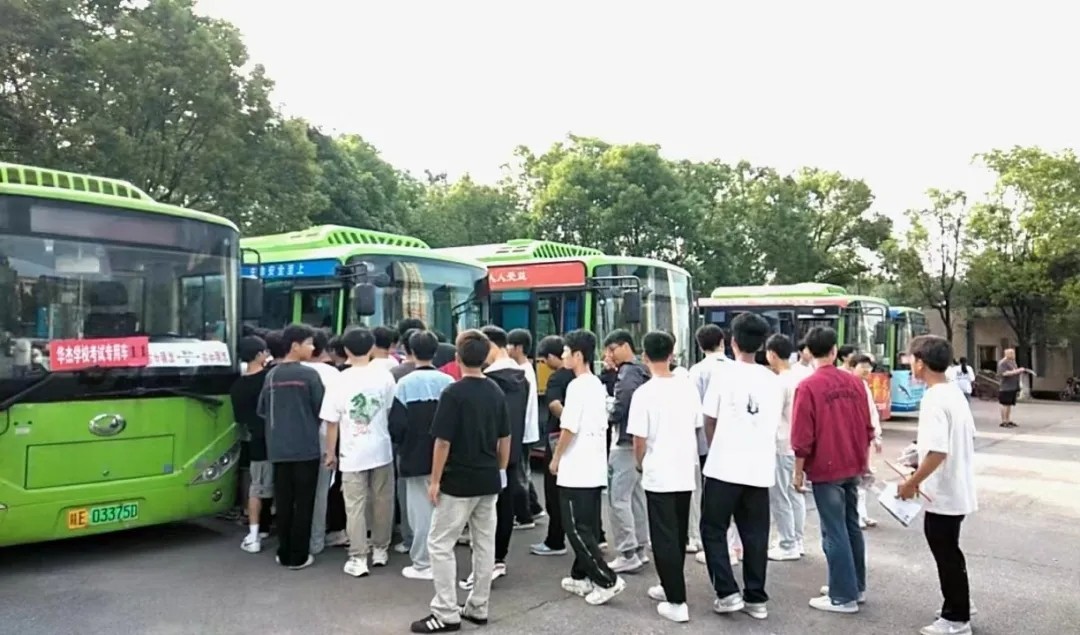 上饒汽運：萬年公交圓滿完成學業(yè)水平測試運輸工作