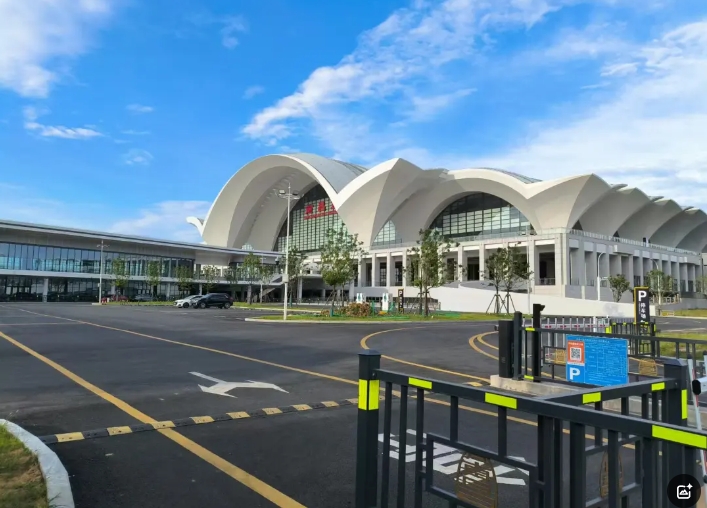 南昌日報(bào)、江南都市報(bào)、江西工人報(bào)聚焦江西長運(yùn)