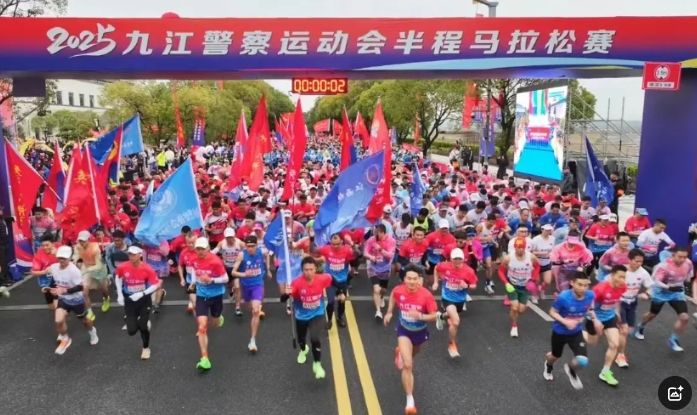 九江長運(yùn)：共青公司護(hù)航九江警察運(yùn)動(dòng)會(huì)半程馬拉松賽