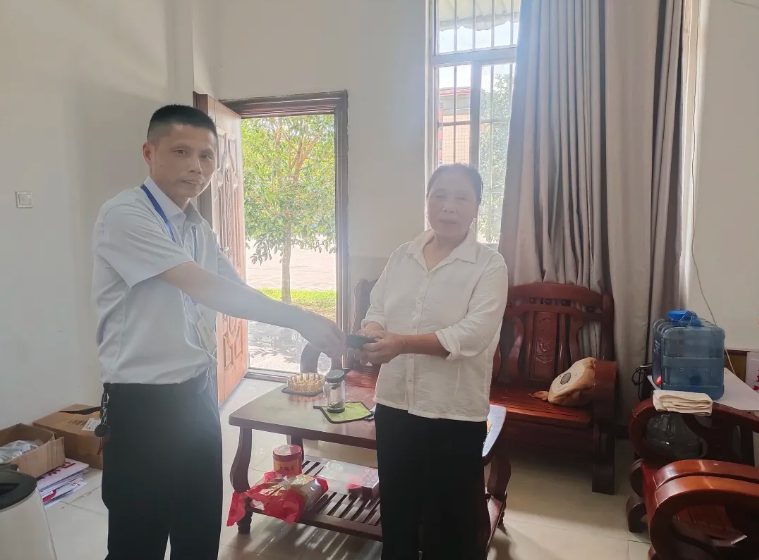 撫州長運(yùn):千元現(xiàn)金物歸原主