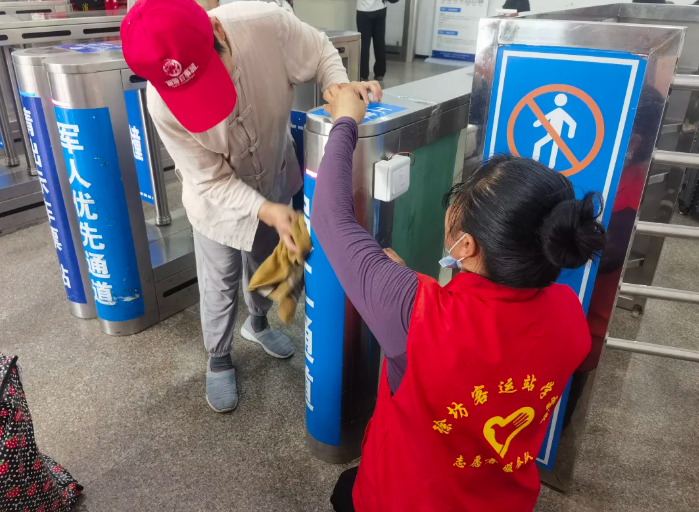 都市城際公交:弘揚(yáng)雷鋒精神 踐行文明服務(wù)理念