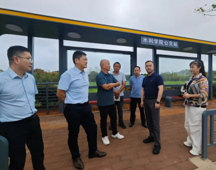 劉磊、占梁調(diào)研九江長運(yùn)、都市城際公交節(jié)前校園直通車工作