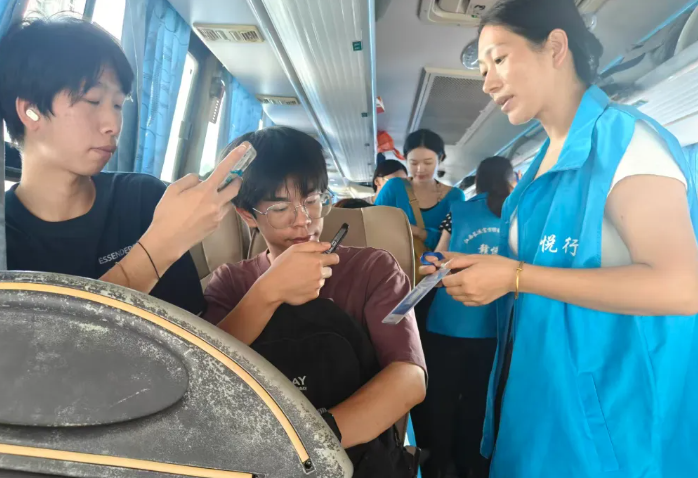 新余長(zhǎng)運(yùn)：“雙節(jié)”高峰顯擔(dān)當(dāng) 多舉措保障客流與業(yè)務(wù)雙提升