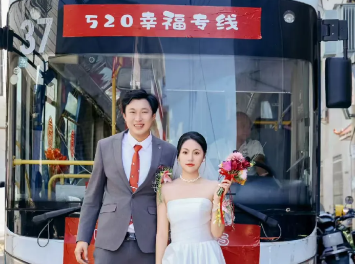 撫州長運(yùn)：見證幸福的520專線，婚禮定制公交