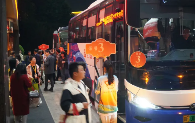 撫州長運(yùn)：圓滿完成2025湯顯祖國際戲曲交流月開幕式運(yùn)輸任務(wù)