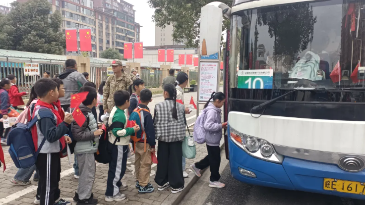 馬鞍山長(zhǎng)客：含山長(zhǎng)運(yùn)護(hù)航學(xué)子秋日研學(xué)