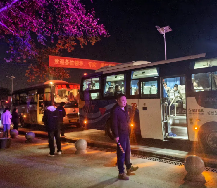 鄱陽長運：四組護航保中考 安全送考暖人心