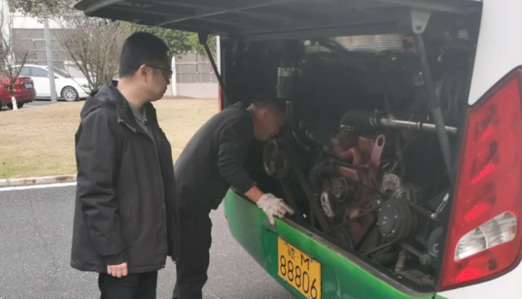 南旅汽車：開(kāi)展吉安高速通勤車安全專項(xiàng)檢查